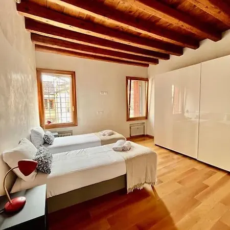 Il Duomo,150 Meters. Charm In Downtown Апартаменты *